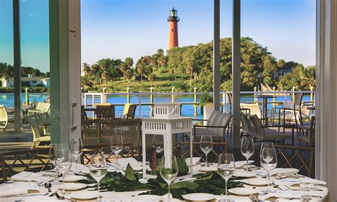 Pelican club jupiter. Jupiter Pelican Club is such a stunning venue and their view is just magnificent. Southern Floral Company did such a beautiful job with florals and reception room was absolutely gorgeous with white flowers everywhere. 