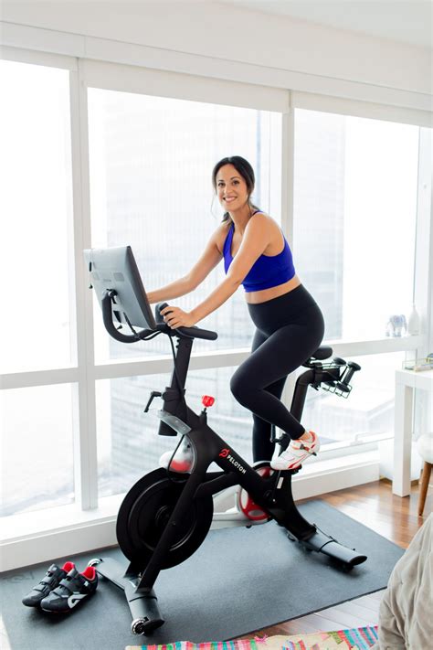 Peloton workout. This class gently improves aerobic fitness, burns calories, and banishes unwanted body fat. All of this makes the 20-minute workout ideal for those who want to lose weight! 2. The Climb Ride. The Climb Ride is excellent for weight loss because it slowly increases the intensity of a Peloton workout. 