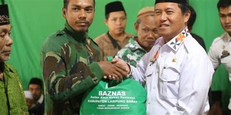 Pemkab Lambar Melalui Baznas Bagikan 60 Paket Sembako di BNS