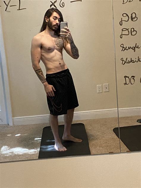 Penguinz0 shirtless. Moistcr1tikal shows his workout progress.To be fair Charlie looks in great shape.#shorts #penguinz0 #moistcr1tikal #muscle #fit #ripped #viral #sleeperbuild 