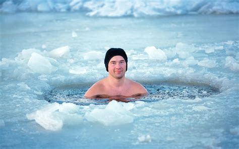 People Test Frigid Cold With Boiling Water in Videos Time