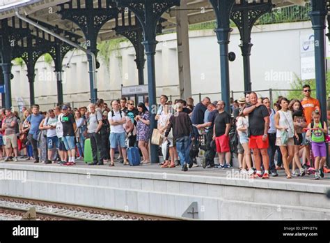 People Waiting For The Train Photo Background - pngtree.com