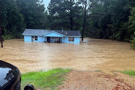 People rescued from cars and homes as rapid rainfall causes flash flooding in central Mississippi