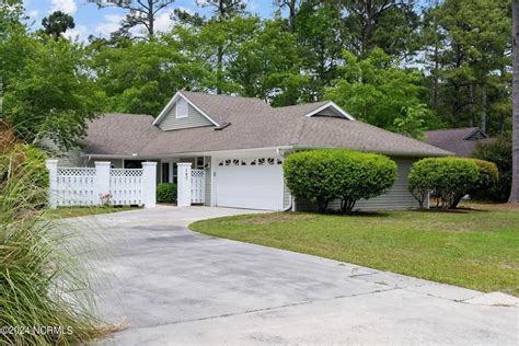 People who live on Red Bird Ln in Hampstead, North Carolina