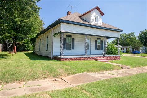 People who live on S Oak St in Guthrie, Oklahoma