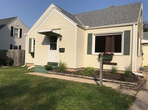 Peoria il houses for rent. House for Rent. $1,000 per month. 1 Bed. 1 Bath. 2212 N Ellis St, Peoria, IL 61604. This is a quaint home located close to downtown Peoria and interstate access. Detached over-sized 2 stall garage is a huge bonus. Separate living & dining room areas. Chase Corricelli S & S Property Management. 
