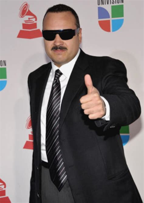 Jan 18, 2024 · Pepe Aguilar stands at 5 feet 10 inches tall. H