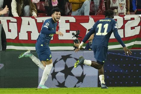 Pepi scores winner as PSV Eindhoven rallies to 3-2 win over 10-man Sevilla in Champions League