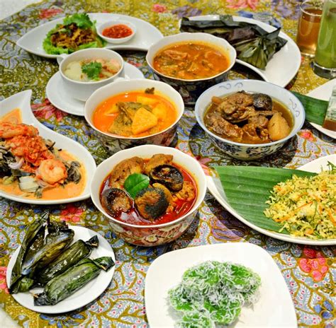 Peranakan food. Learn about the different types of Peranakans and their cuisines, from Nyonya to Malay, from Hokkien to Hainanese, from Malay to Javanese. Discover the influences and influences of different culinary … 