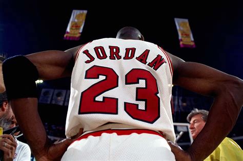 Perfect Form Michael jordan basketball, Michael jordan pictures