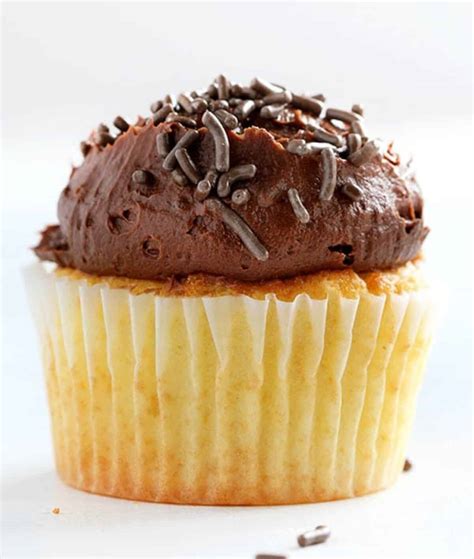 Perfect Yellow Cupcakes {with Amazing Chocolate …