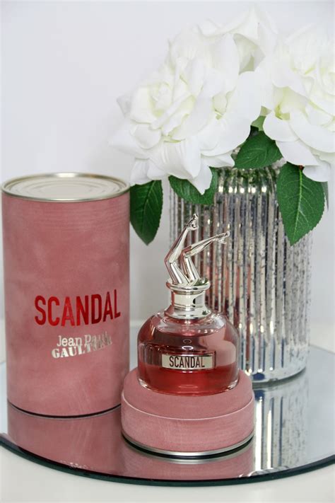 Perfume reviews. Top 10 Best Vince Camuto Perfumes for Men and Women. 1. Vince Camuto Bella – Most popular for women. $35.69 at Fragrancenet.com. $92.00 at Amazon.com. $92.00 at Vincecamuto.com. You can be sure that your confidence will shine through every time someone gets close enough to catch a whiff of this lovely scent. 