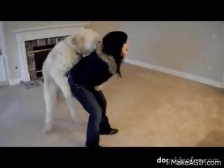 Perro penetrando mujer. Ver Hombre se coge a su perra en celo. Espera 1 segundos. Watch video Hombre coge perra celo. 