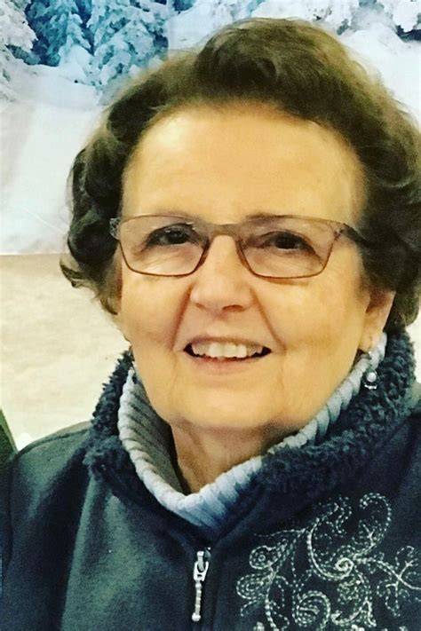 Perry county tn obituaries.  Lobelville, Perry County - Mr.  She was born in Perry County into...