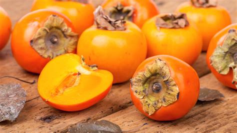 Health benefits of persimmon fruit. Persimmon fruit is moderately high in calories (provides 70 calories/100 g) but very low in fats. Its smooth textured flesh is a very good source of dietary fiber. 100 g of fresh fruit holds 3.6 g or 9.5% of recommended daily intake of soluble and insoluble fiber.. 