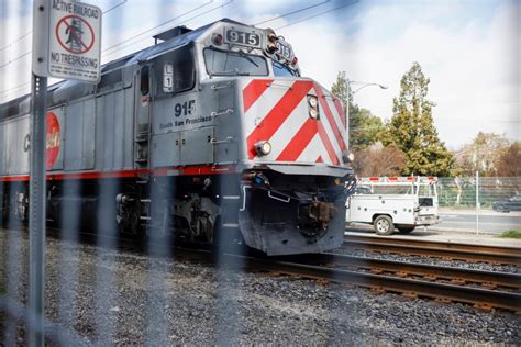 Person dies after being hit by Caltrain in Palo Alto