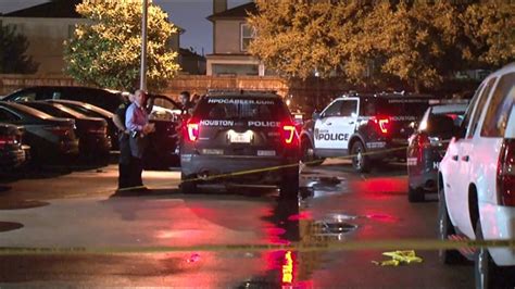 Person shot to death at apartment complex in Orange County