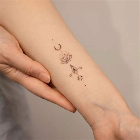 Just like other tattoo elements, moon tattoos come in different shapes, sizes, and placements. This petite nape tattoo is a perfect example of simplicity and elegance. The fine line represents the crescent moon. And it vibes with the feminine energy symbolized by the moon phase. Together, this moon tattoo showcases both strength and serenity.