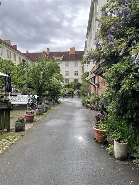 Personer i Göteborg på Kustroddaregatan 36 - ratsit.se