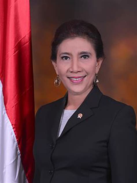 Pesawat menteri susi pudjiastuti biography pada