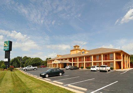 Pet friendly hotels asheboro nc. Quality Inn 825 West Dixie Drive - ASHEBORO, NC 6.3 Rating | 2.5-Star Hotel | Quality Inn welcomes four-legged guests at their pet-friendly accommodation. Pet fee is USD $20 per night and per pet. The number of pets allowed i... Fairfield Inn and Suites by Marriott Asheboro Rates from $152/night Fairfield Inn and Suites by Marriott Asheboro 