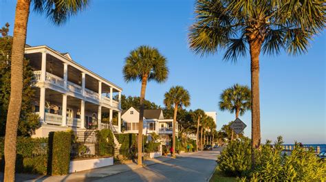 Pet friendly hotels in charleston. When it comes to finding accommodations for our travels, one of the factors that many travelers consider is whether or not a hotel allows pets. While some hotels warmly welcome fur... 