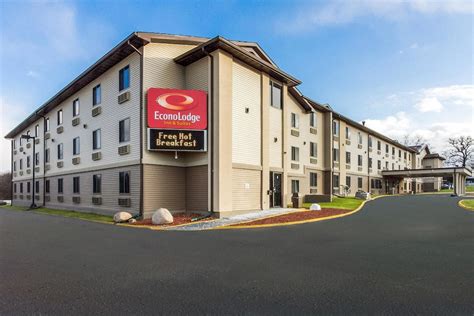 Pet friendly hotels in des moines iowa. When visiting Des Moines, Staybridge Suites Des Moines Downtown, an IHG Hotel is a great choice to consider. Guests can get a morning swim in at the indoor pool ... 