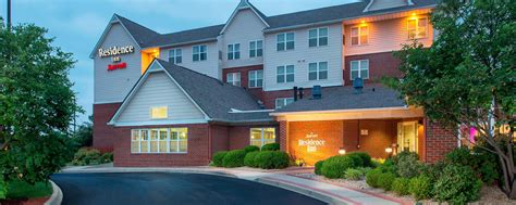 Pet friendly hotels in louisville ky. When it comes to finding accommodations for our travels, one of the factors that many travelers consider is whether or not a hotel allows pets. While some hotels warmly welcome fur... 
