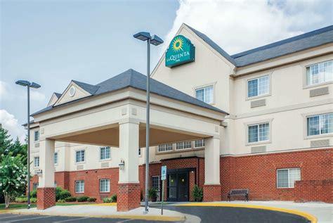 Pet friendly hotels in richmond va. La Quinta Inn by Wyndham Richmond South. Richmond, VA. La Quinta Inn by Wyndham Richmond South welcomes two pets up to 75 lbs for an additional fee of $25 per stay. Both dogs and cats are allowed, and well-behaved…. Full pet policy & more. 