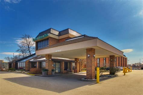 Pet friendly hotels in st louis mo. 400 Olive St., St. Louis, MO 63102 ~0.54 miles east of Saint Louis. Pets Allowed Policy: Pet-friendly rooms $75 Non refundable fee per pet. 2 pets per room, under 75 pounds each. High end Downtown property. From $125. Average 3.0 /5 Latest Reviews More Details. Hyatt Regency St. Louis at the Arch. +1-888-734-9421. 