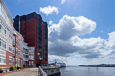 Pet-Friendly Hotels in Saint John, NB - Find Hotels - Hilton