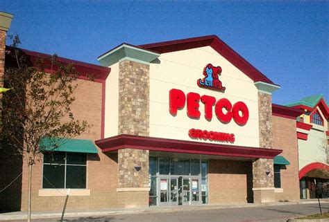 28 reviews of Petco "We have not had a problem here. I saw some bad reviews, but our experiences have not come close. The personnel on the floor have helped us or offered to help else every time we have gone. We go to get pet supplies most of the time, but sometimes the kids just want to go look at the aquariums, the birds, or the pocket pets..