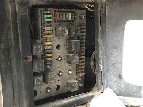 Peterbilt 337 fuse box location.  Oct 25, 2021 · Peterbilt suspension dump problem Discuss...