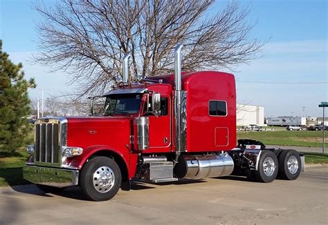 2019 Peterbilt 579 with Paccar power! 485 hp. Automatic transmission. Ultraloft with tons of room and super clean interior! This truck can be purchased through any of our GTG Peterbilt dealer locations: Cedar Rapids IA, Davenport IA, Great Bend KS, Hays KS, or Wichita KS.. 