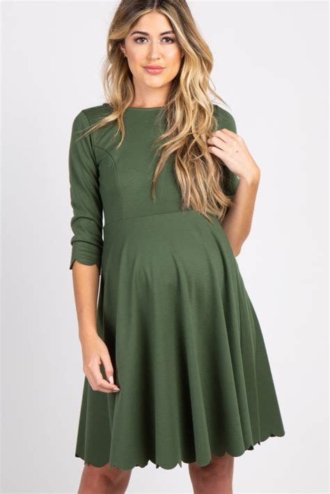 Petite maternity dresses. Inseams: Petite maternity pants typically have shorter inseams, usually up to 2″ less than standard sizing. Waist: Petite maternity dresses typically have a higher waistline. Arms: Petite maternity tops typically have shorter sleeve lengths and higher armholes. Courtesey of the invaluable guide at petitefashion.org. 