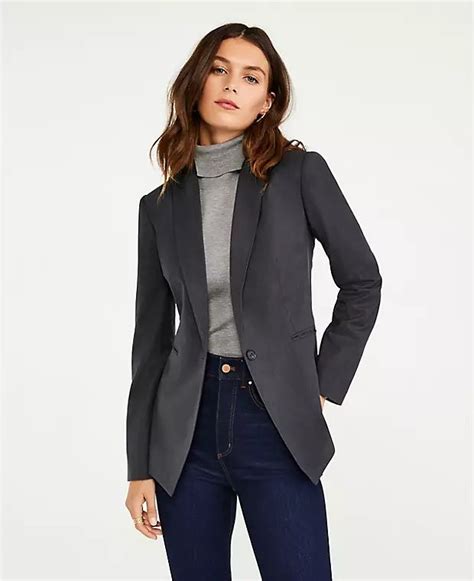 Petite suits. Dec 15, 2023 · Eloquii The 365 Suit Crop Flare Leg Trouser. Now 40% Off. $54 at Eloquii. Credit: Eloquii. Eloquii offers wardrobe staples including women's suits in sizes 14 and up. While we haven't tested the ... 