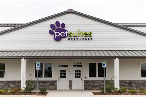 Petsuites greenville. PetSuites Greenville is the leader of the pack in pet resorts offering exceptional services for both dogs and cats including boarding, daycare, grooming, and training. Our trusted team of pet-loving pros deliver memorable experiences with personalized service to meet the unique needs of each pet and Pet Parent in fun, convenient, and modern spaces. 