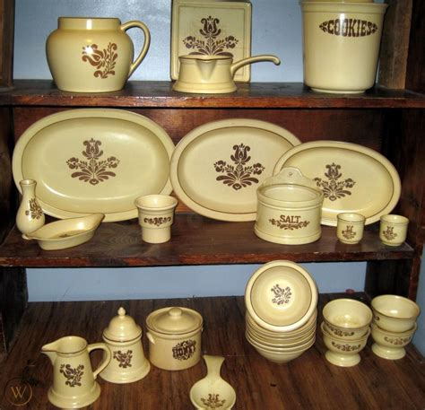 Description. SET OF PFALTZGRAFF 10-1/4" DINNERPLATES YELLOW DINNER PLATES WITH BROWN TRIM AROUND OUTSIDE EDGE AND BROWN TULIP PATTERN IN CENTER OF. Pfaltzgraff Sawyer 16 Piece Dinnerware Set, Service for 4, Floral Multicolor: Dinnerware Sets. Find many great new used options and get the best deals for Set Of …. 