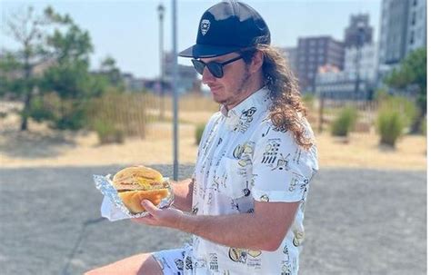 Instead of pftcommenter, he should totally use Wayne as his username on the blog. Also, his last name is Tables? He's the fucking hero Barstool deserves. Because what's a …. 