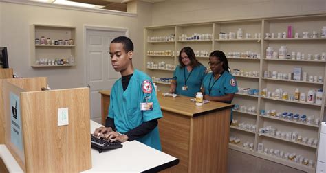 According to the Bureau of Labor Statistics, around 52% of pharmacy technician jobs are in pharmacies and drug stores, while around 13% of pharmacy techs are employed in general medical and surgical hospitals and nursing homes. The remainder have jobs in grocery stores, department stores and other general merchandise stores. . 