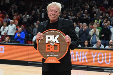 Phil Knight, Alan Smolinisky bid over billion for Trail Blazers