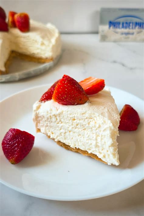Philadelphia 3 ingredient cheesecake.  #cheesecakebars#dessert#easydessert#easydessertr...