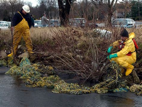 Philadelphia residents warned about chemical spill in river