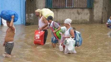 Philippine floods: Eyewitness accounts - BBC News