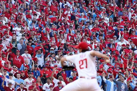 Phillies bring 1-0 series lead over Giants into game 2