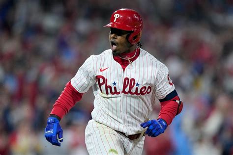 Phillies face the Padres with 2-1 series lead