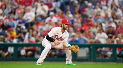 Phillies slugger Harper unlikely to return to outfield this season