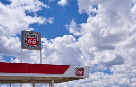 Nov 29, 2023 · The activist investment firm, in a letter to the Houston energy company's board on Wednesday, said Phillips 66's stock, recently trading at about $118 per share, could hit $200 with improvements. . 