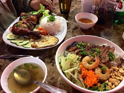 Pho vietnamese cedar rapids. BÚN BÒ VIEN. Vermicelli noodle w. beef meatballs, beef shank and pork meatloaf in a mildly spicy beef broth. (14.) PHO TÁI. Eye round steak with rice noodles. (34.) STIR-FRY LEMONGRASS CHICKEN/BEEF. Chicken or beef stir-fried with lemongrass, onion and green pepper. (38.) 