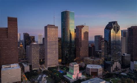 Phoenix, AZ to Houston, TX flights from £32 Kiwi.com